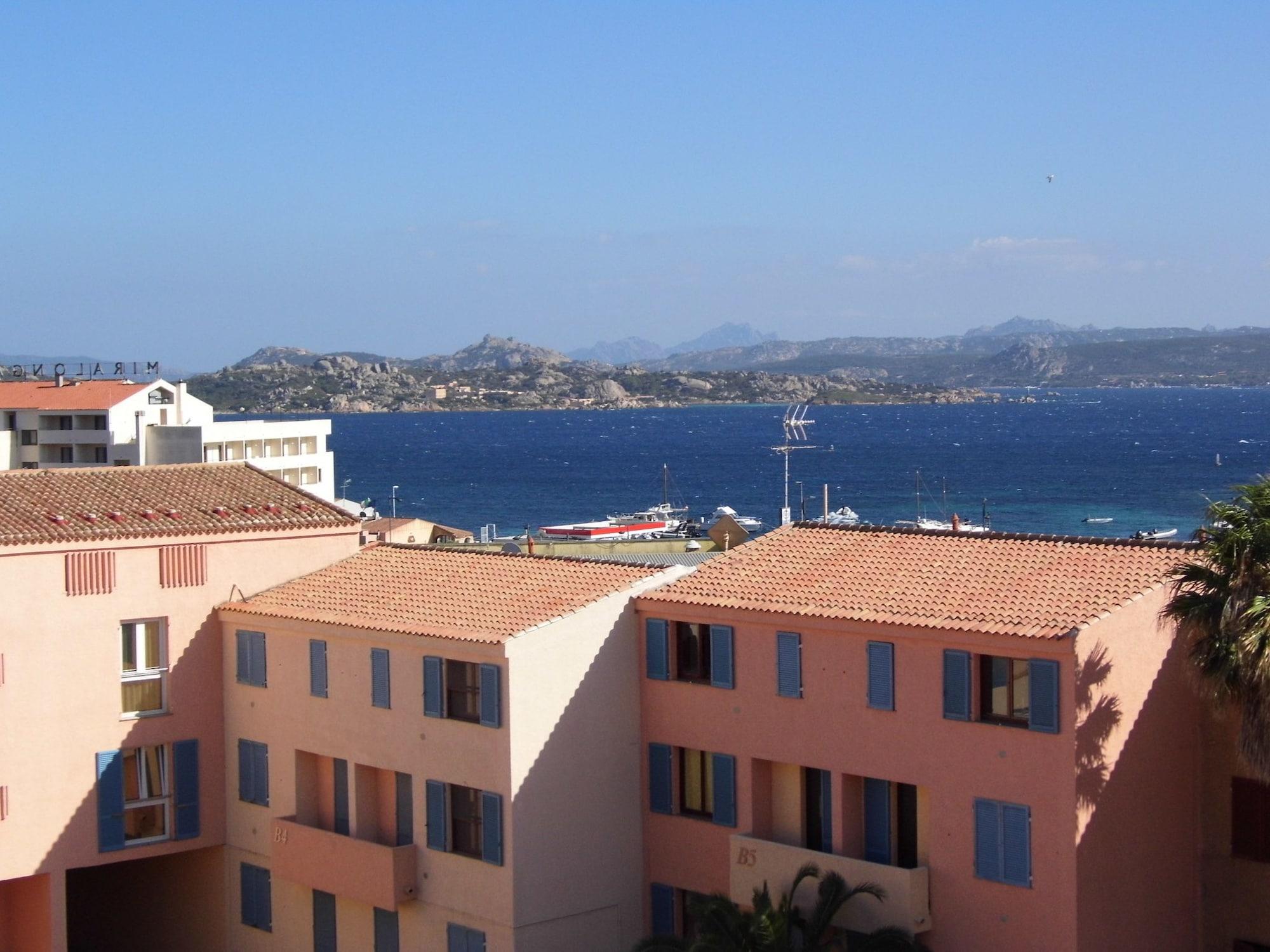 Le Nereidi Hotel & Residence Con Piscina-Tennis-Fitness-Parcheggio Coperto-Sala Conferenze La Maddalena  Dış mekan fotoğraf
