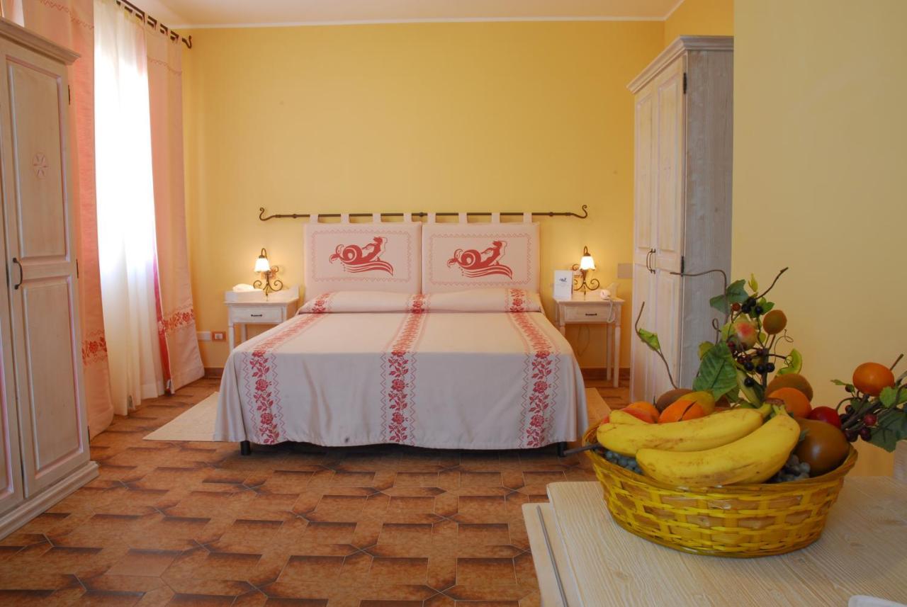 Le Nereidi Hotel & Residence Con Piscina-Tennis-Fitness-Parcheggio Coperto-Sala Conferenze La Maddalena  Dış mekan fotoğraf