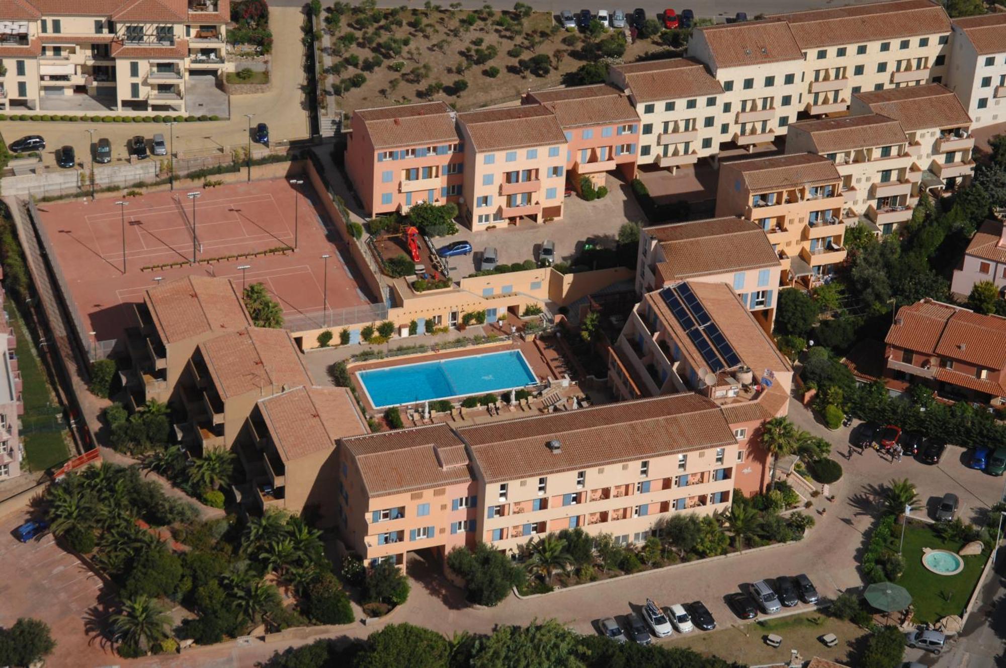 Le Nereidi Hotel & Residence Con Piscina-Tennis-Fitness-Parcheggio Coperto-Sala Conferenze La Maddalena  Dış mekan fotoğraf