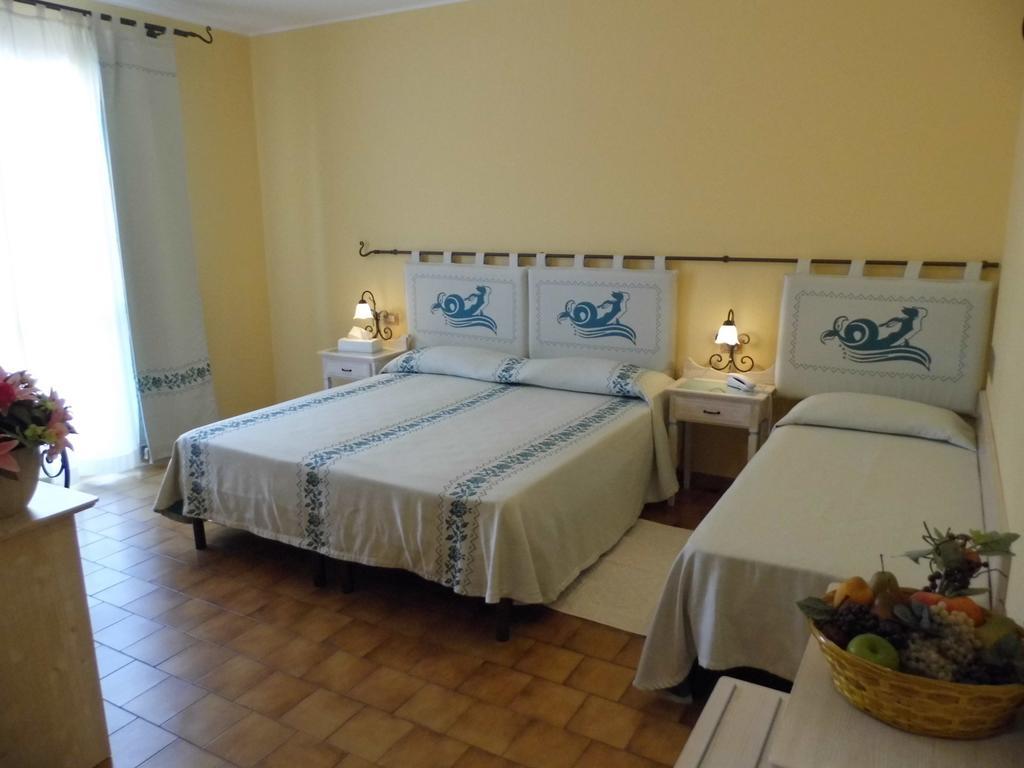 Le Nereidi Hotel & Residence Con Piscina-Tennis-Fitness-Parcheggio Coperto-Sala Conferenze La Maddalena  Dış mekan fotoğraf