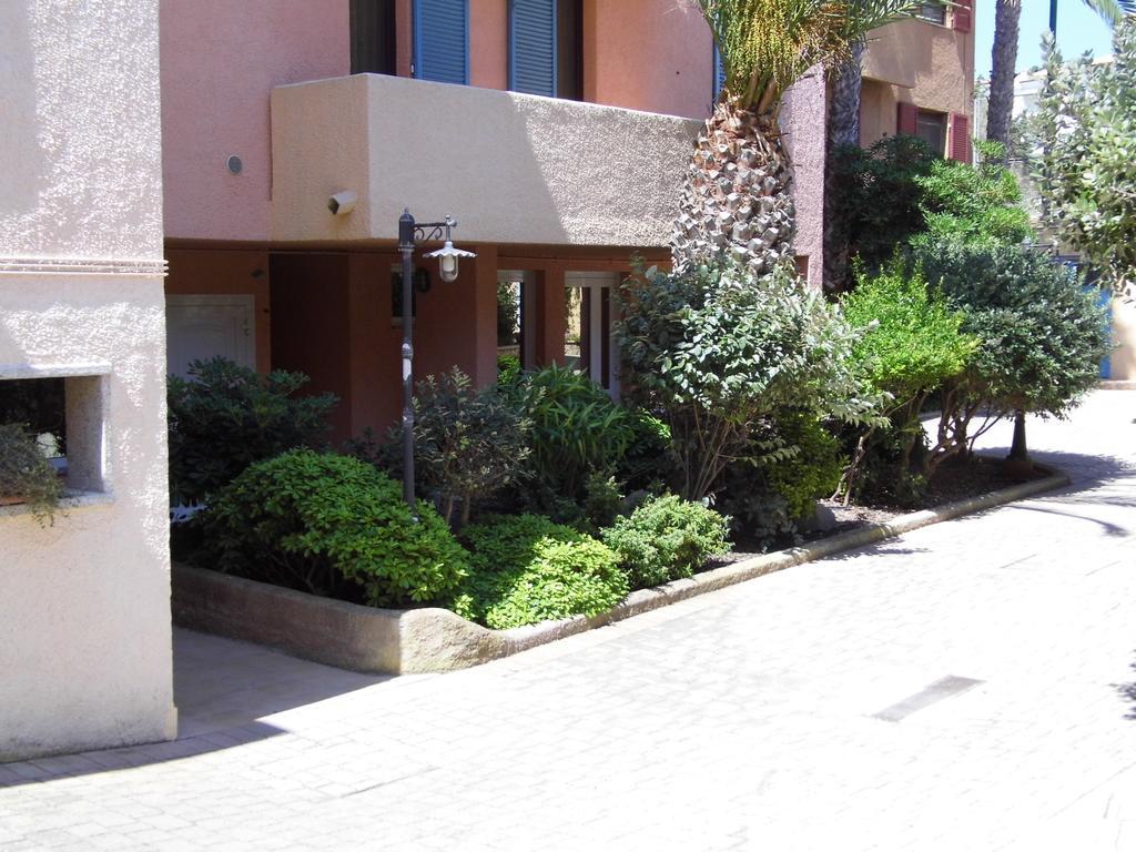 Le Nereidi Hotel & Residence Con Piscina-Tennis-Fitness-Parcheggio Coperto-Sala Conferenze La Maddalena  Dış mekan fotoğraf