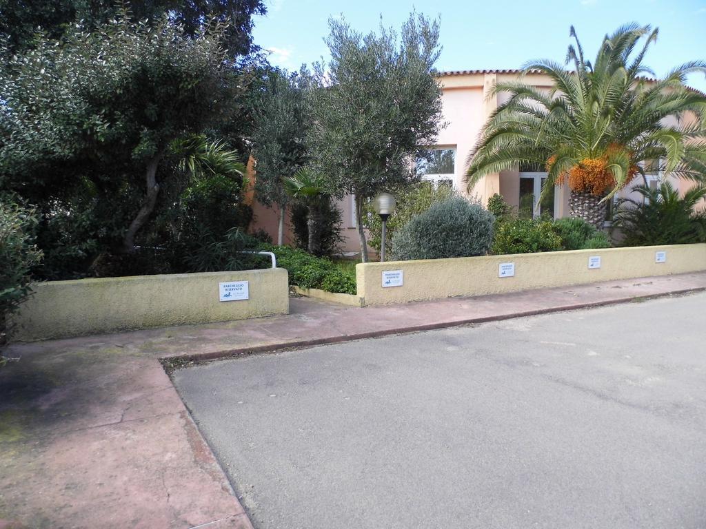 Le Nereidi Hotel & Residence Con Piscina-Tennis-Fitness-Parcheggio Coperto-Sala Conferenze La Maddalena  Dış mekan fotoğraf