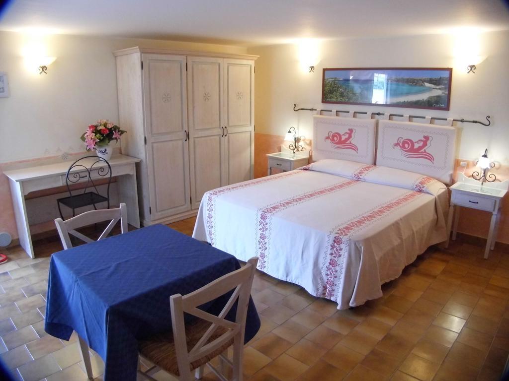 Le Nereidi Hotel & Residence Con Piscina-Tennis-Fitness-Parcheggio Coperto-Sala Conferenze La Maddalena  Dış mekan fotoğraf