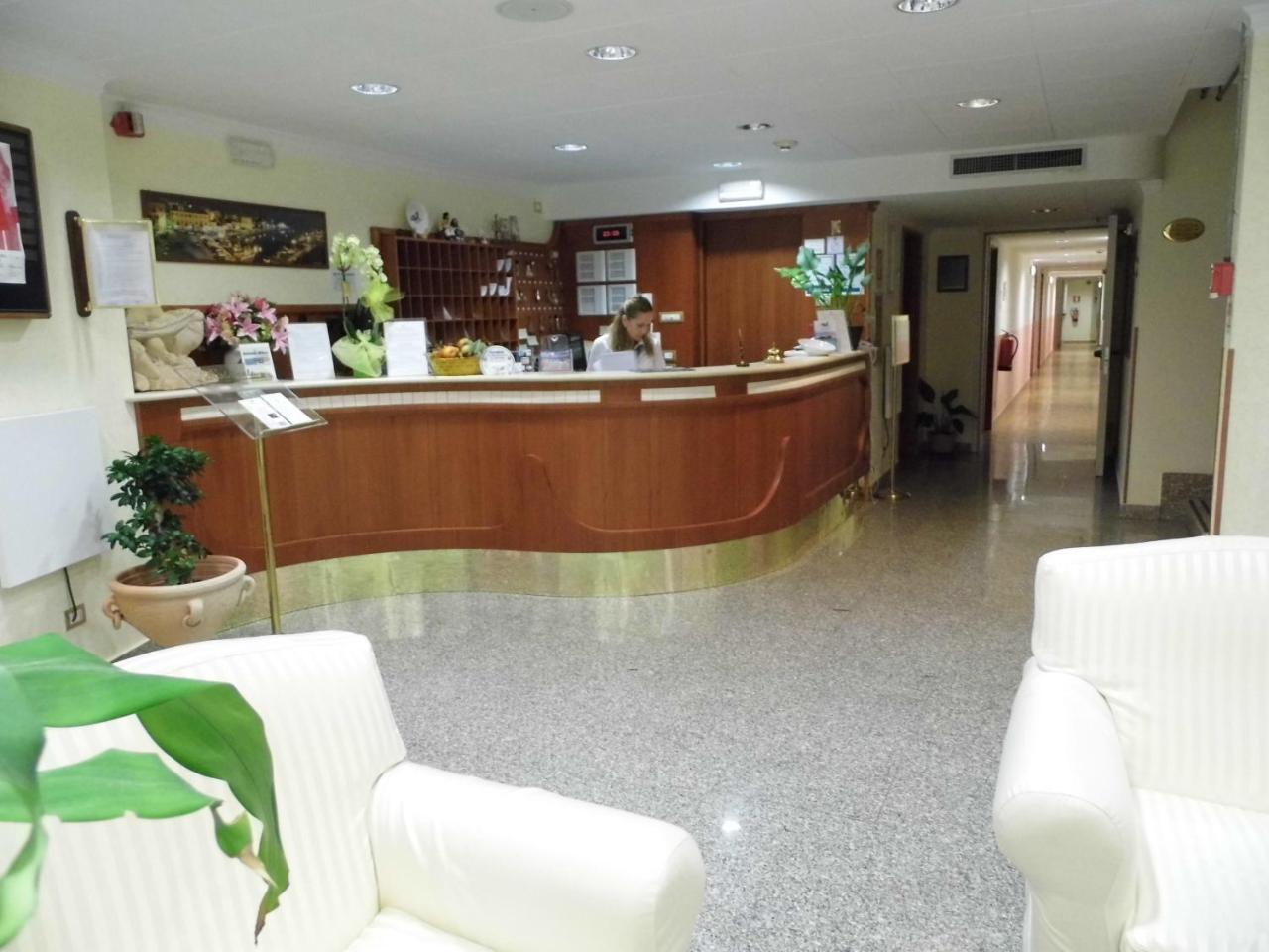 Le Nereidi Hotel & Residence Con Piscina-Tennis-Fitness-Parcheggio Coperto-Sala Conferenze La Maddalena  Dış mekan fotoğraf