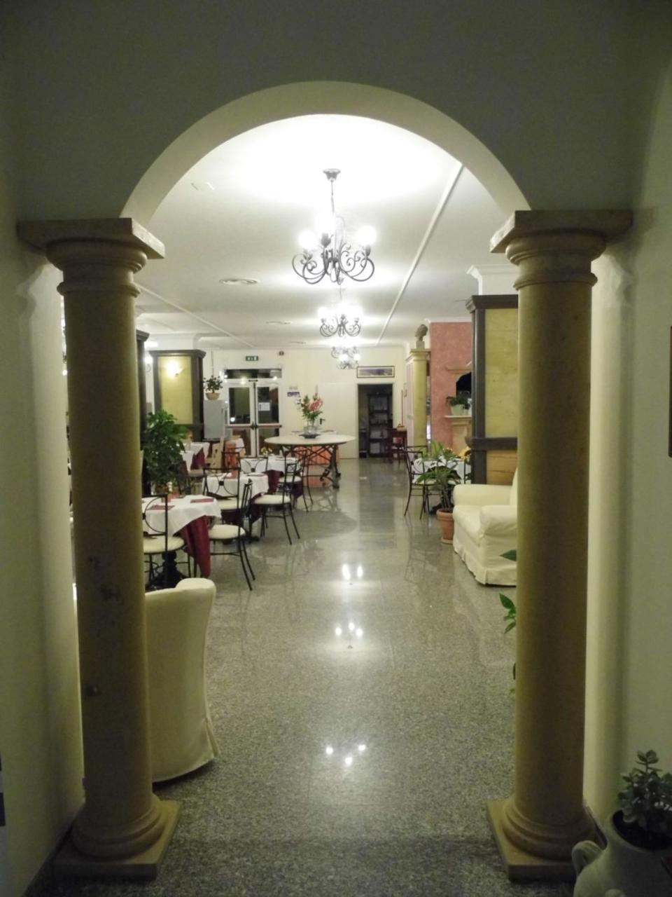 Le Nereidi Hotel & Residence Con Piscina-Tennis-Fitness-Parcheggio Coperto-Sala Conferenze La Maddalena  Dış mekan fotoğraf